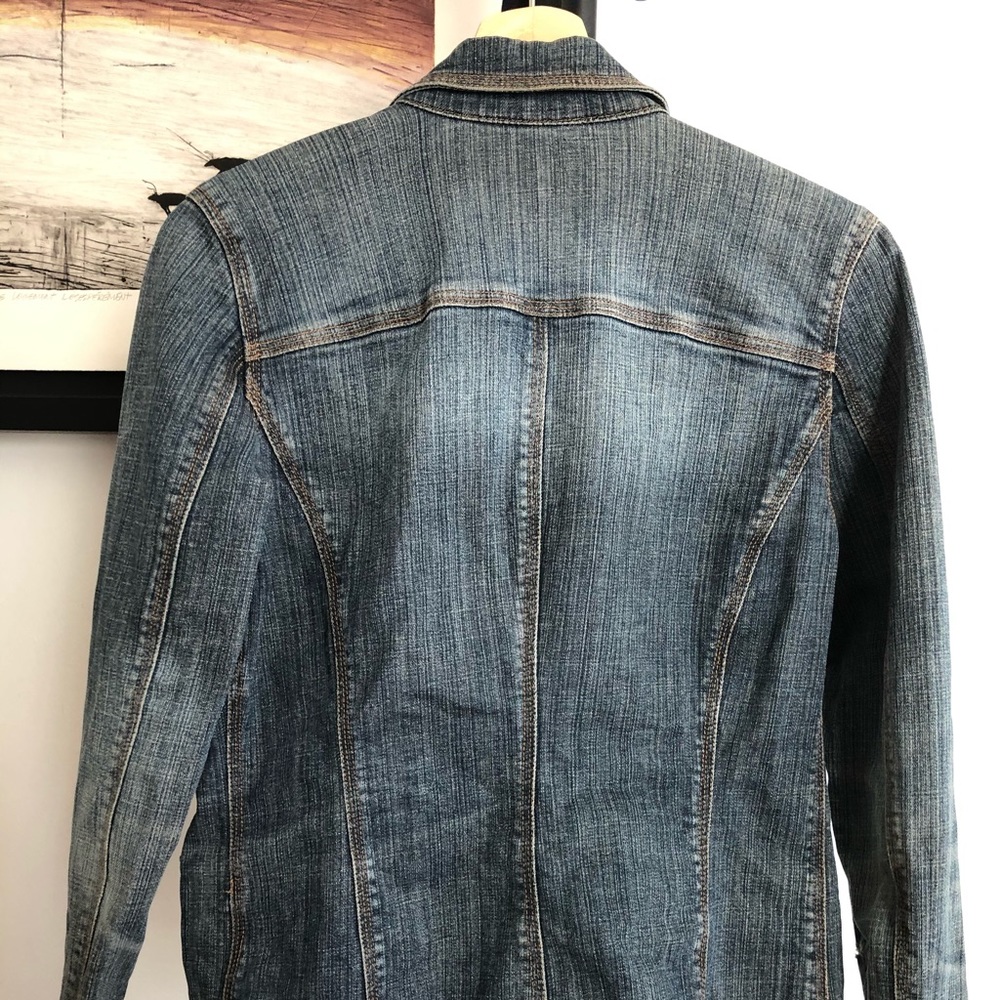 ๐Contrast - Jean Jacket๐ - Picture 4 of 4